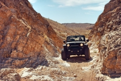 Jeep-SUV-rocks-desert-989675-wallhere.com